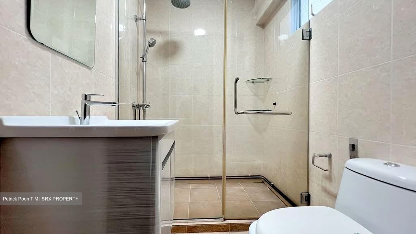 Blk 216 Jurong East Street 21 (Jurong East), HDB Executive #549750031